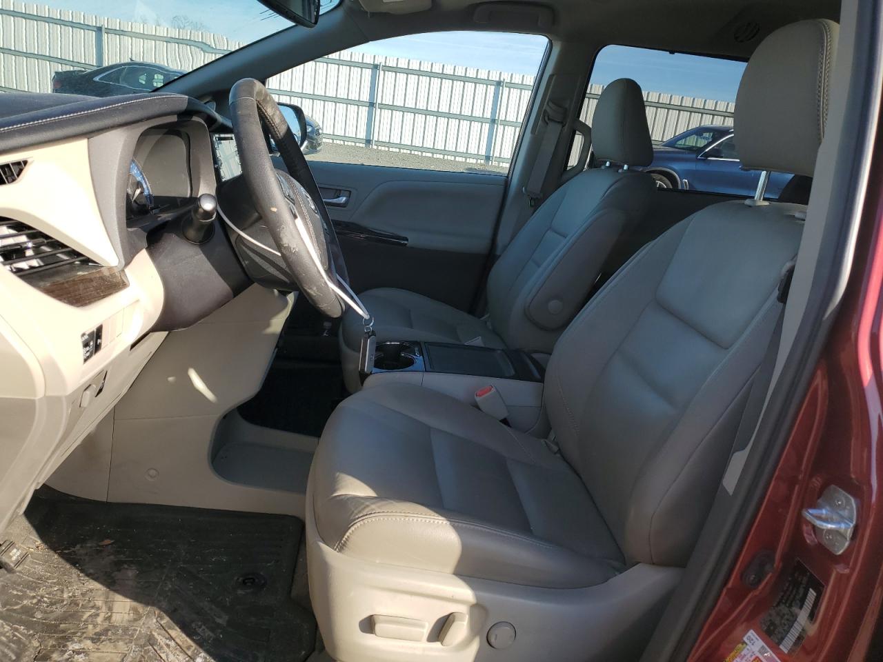 2018 Toyota Sienna VIN 5TDYZ3DC2JS921181 Copart auction photo, front end damage thumbnail 7