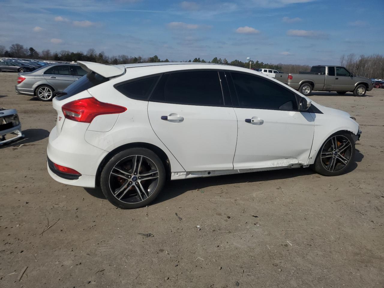 2018 Ford Focus VIN 1FADP3L9XJL247198 Copart auction photo, front end / side damage thumbnail 3