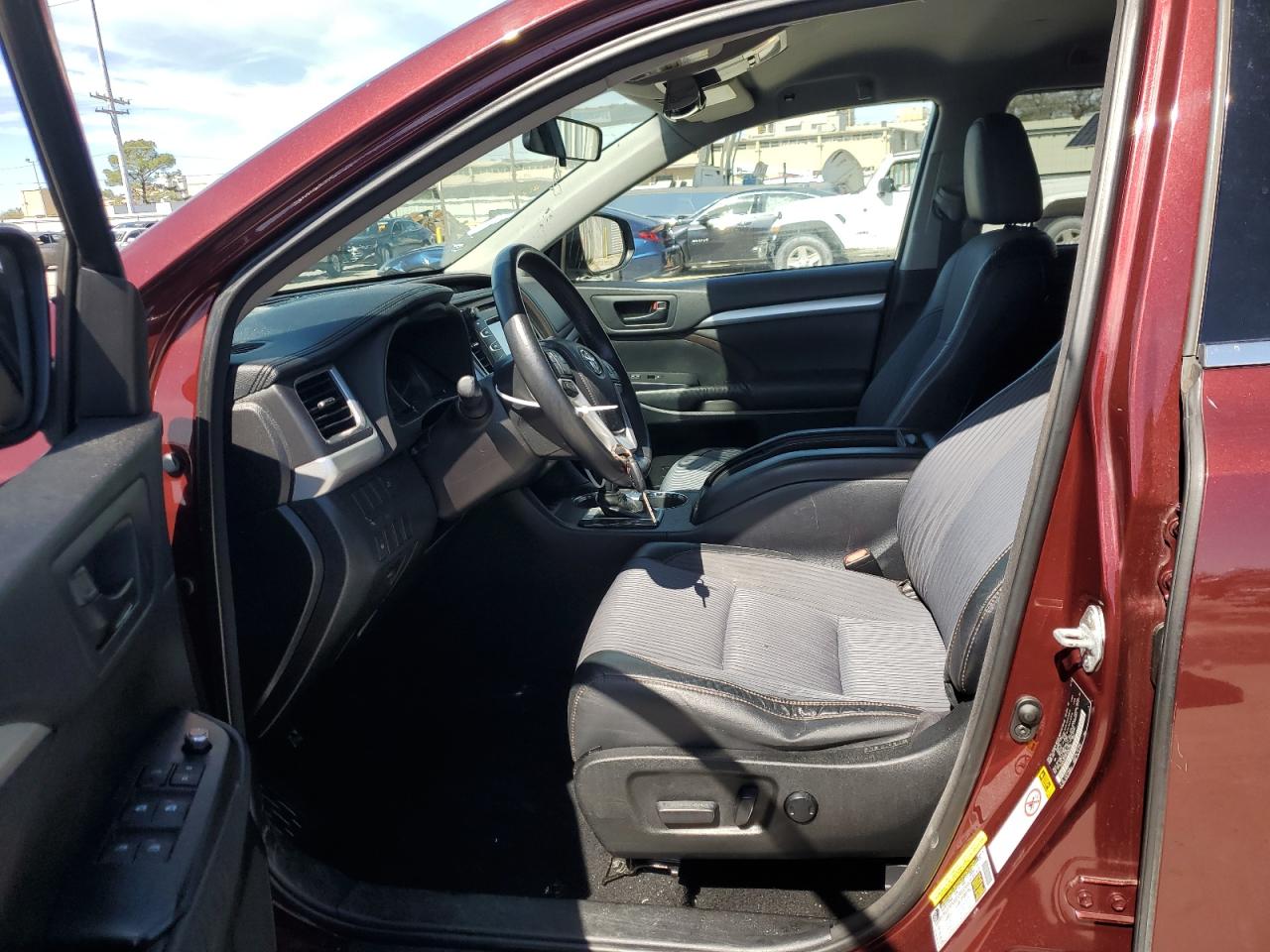 2015 Toyota Highlander VIN 5TDZKRFH6FS052158 Copart auction photo, vandalism damage thumbnail 7