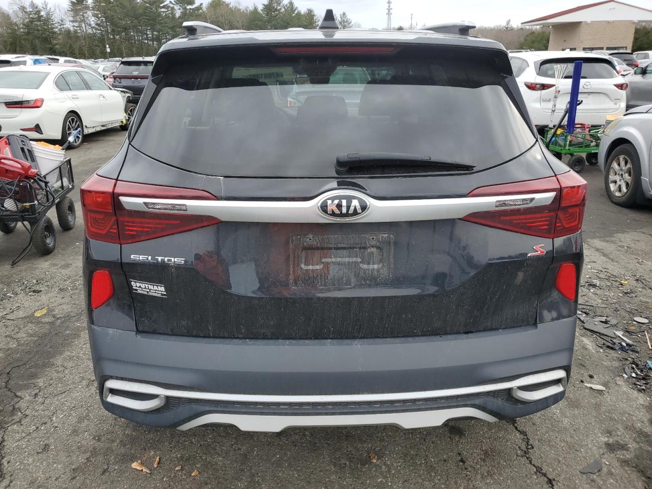 2021 KIA Seltos VIN KNDEUCAAXM7068502 Copart auction photo, side / minor dent/scratches damage thumbnail 6