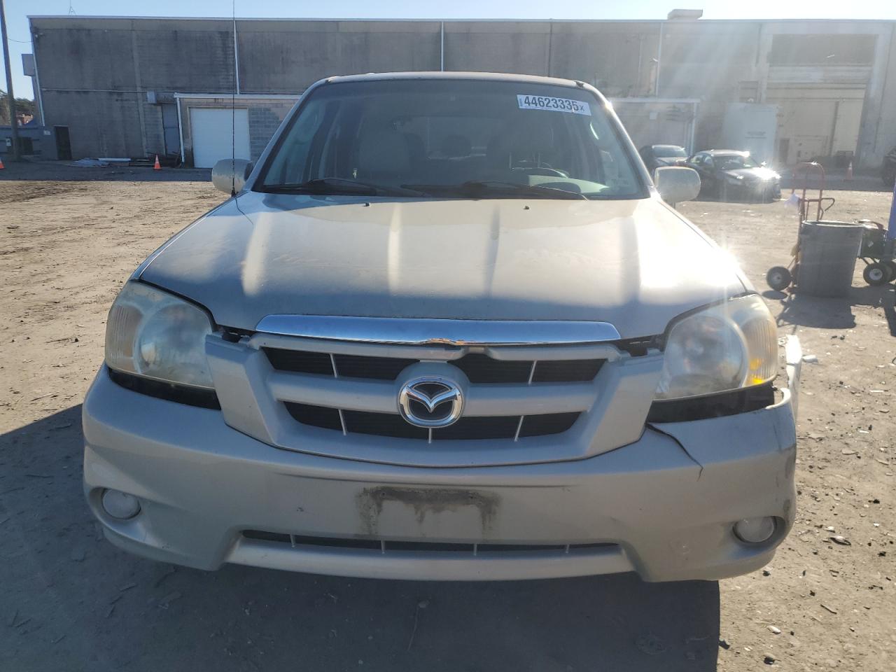 2005 Mazda Tribute VIN 4F2YZ94115KM52180 Copart auction photo, front end / minor dent/scratches damage thumbnail 5