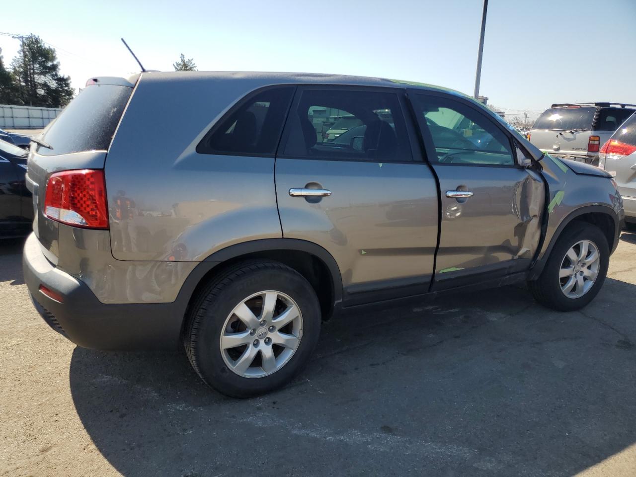 2013 KIA Sorento VIN 5XYKT4A10DG353272 Copart auction photo, side / front end damage thumbnail 3
