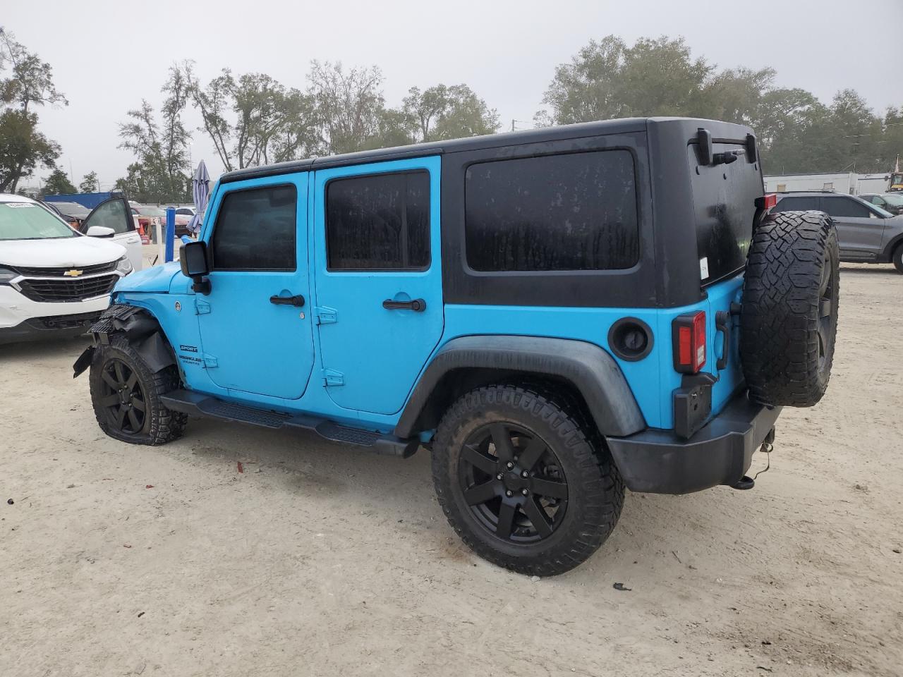 2017 Jeep Wrangler VIN 1C4BJWDG1HL635786 Copart auction photo, front end damage thumbnail 2