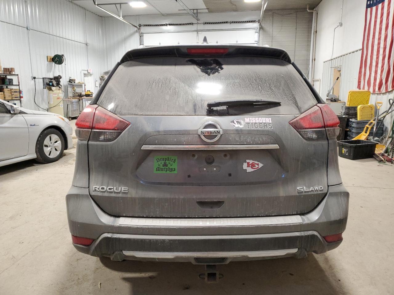 2017 Nissan Rogue VIN 5N1AT2MV8HC778940 Copart auction photo, front end damage thumbnail 6