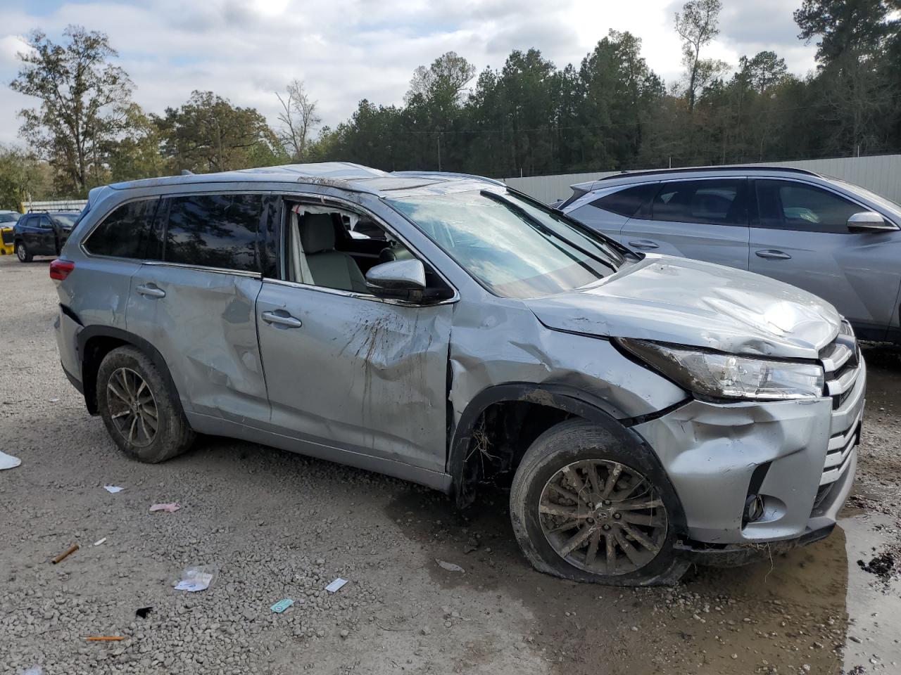 2018 Toyota Highlander VIN 5TDJZRFH6JS531892 Copart auction photo, rollover damage thumbnail 4