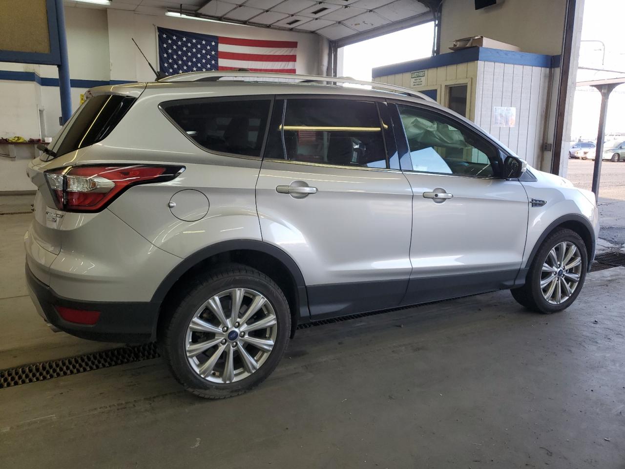 2018 Ford Escape VIN 1FMCU9J9XJUD22525 Copart auction photo, side damage thumbnail 3