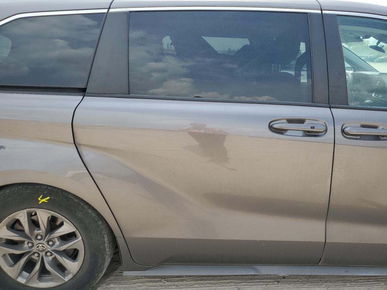 2022 Toyota Sienna VIN 5TDKRKEC7NS117270 Copart auction photo, front end / rear end damage thumbnail 12