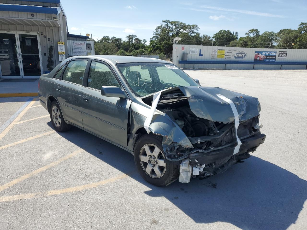 2000 Toyota Avalon VIN 4T1BF28B7YU068319 Copart auction photo, front end / side damage thumbnail 4