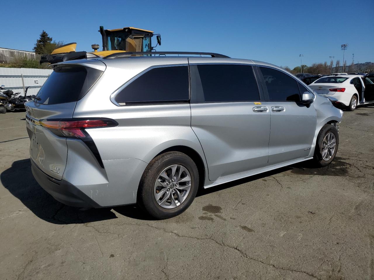 2021 Toyota Sienna VIN 5TDKRKEC7MS058641 Copart auction photo, front end / side damage thumbnail 3