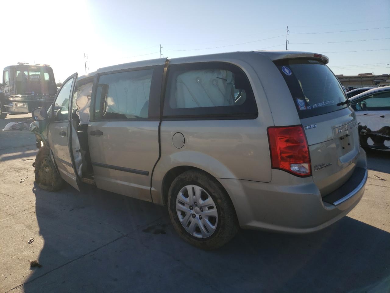 2015 Dodge Caravan VIN 2C4RDGBG2FR607630 Copart auction photo, front end damage thumbnail 2