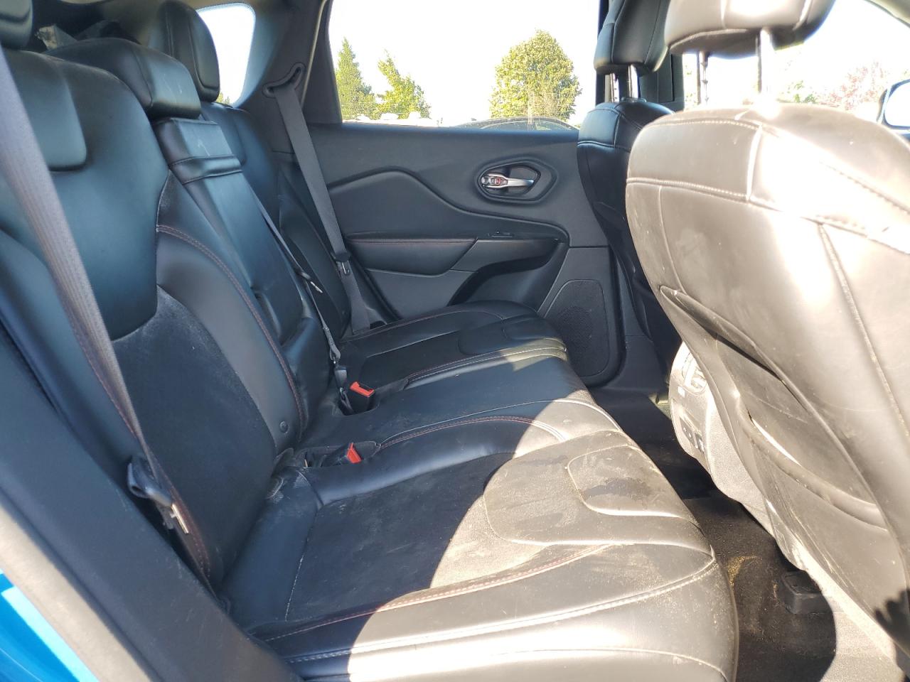 2019 Jeep Cherokee VIN 1C4PJMBXXKD392025 Copart auction photo, front end / rear end damage thumbnail 11