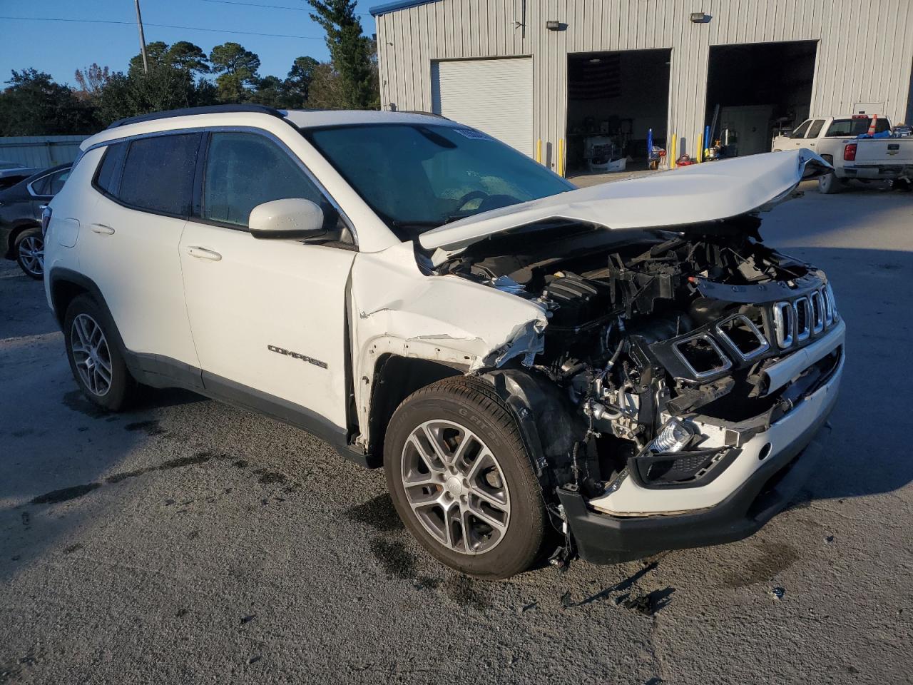 2019 Jeep Compass VIN 3C4NJCBB7KT769538 Copart auction photo, front end damage thumbnail 4