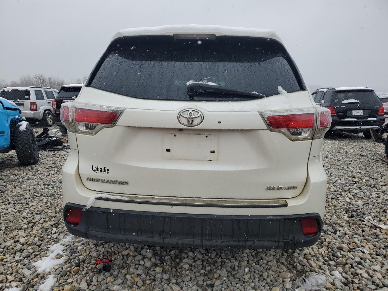 2015 Toyota Highlander VIN 5TDJKRFH7FS106161 Copart auction photo, front end damage thumbnail 6