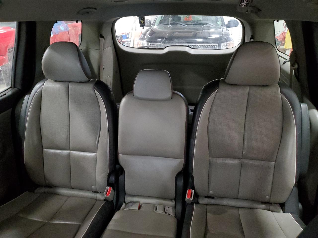 2017 KIA Sedona VIN KNDMB5C19H6252755 Copart auction photo, front end / side damage thumbnail 10