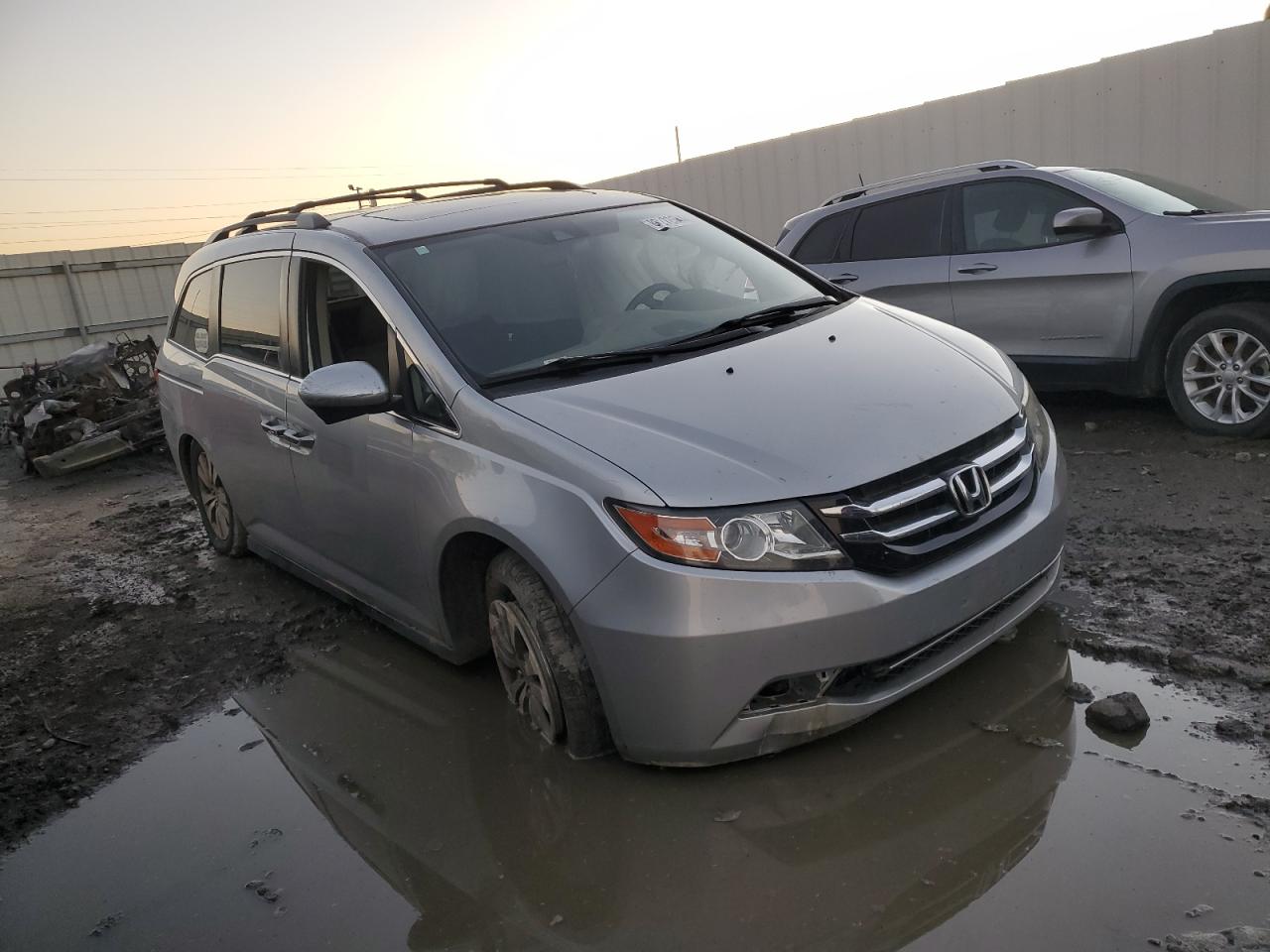 2015 Honda Odyssey VIN 5FNRL5H69FB113654 Copart auction photo, side damage thumbnail 4