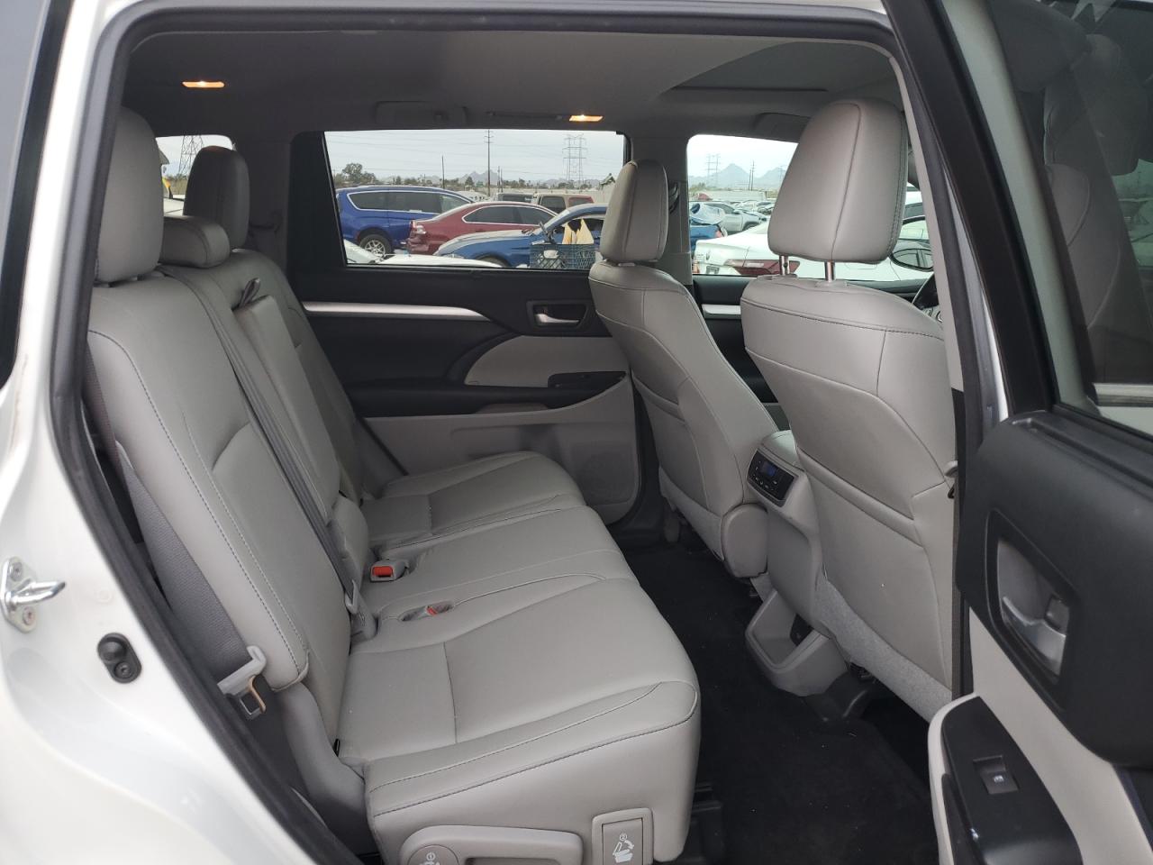 2017 Toyota Highlander VIN 5TDJZRFH9HS517074 Copart auction photo, front end / frame damage damage thumbnail 10