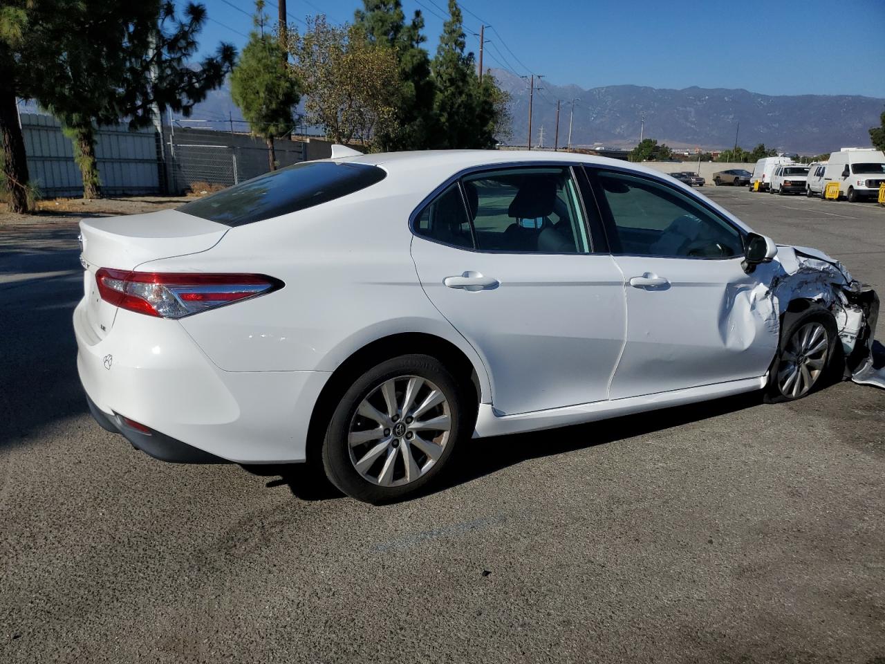 2019 Toyota Camry VIN 4T1B11HK9KU737173 Copart auction photo, side / front end damage thumbnail 3