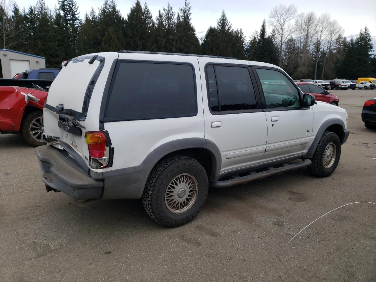 2000 Ford Explorer VIN 1FMZU72X5YZC21823 Copart auction photo, rear end damage thumbnail 3