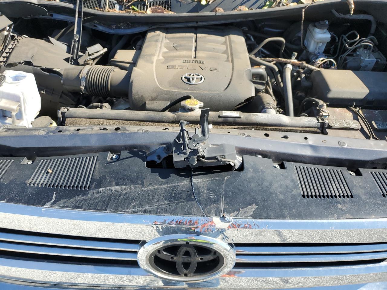 2017 Toyota Tundra VIN 5TFDW5F17HX659273 Copart auction photo, top/roof / front end damage thumbnail 11