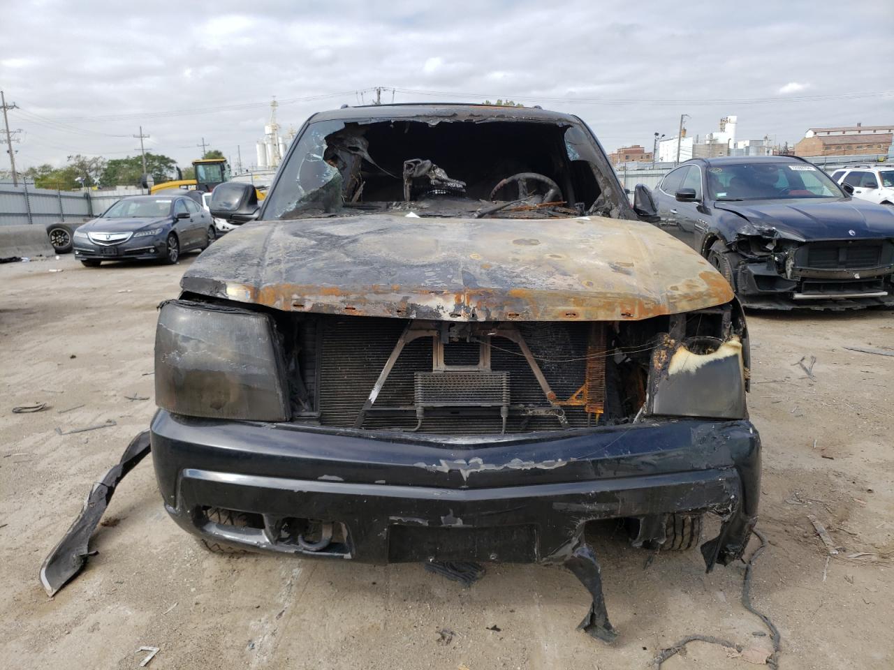 2002 Cadillac Escalade VIN 1GYEK63N92R112931 Copart auction photo, burn - engine / burn - interior damage thumbnail 5