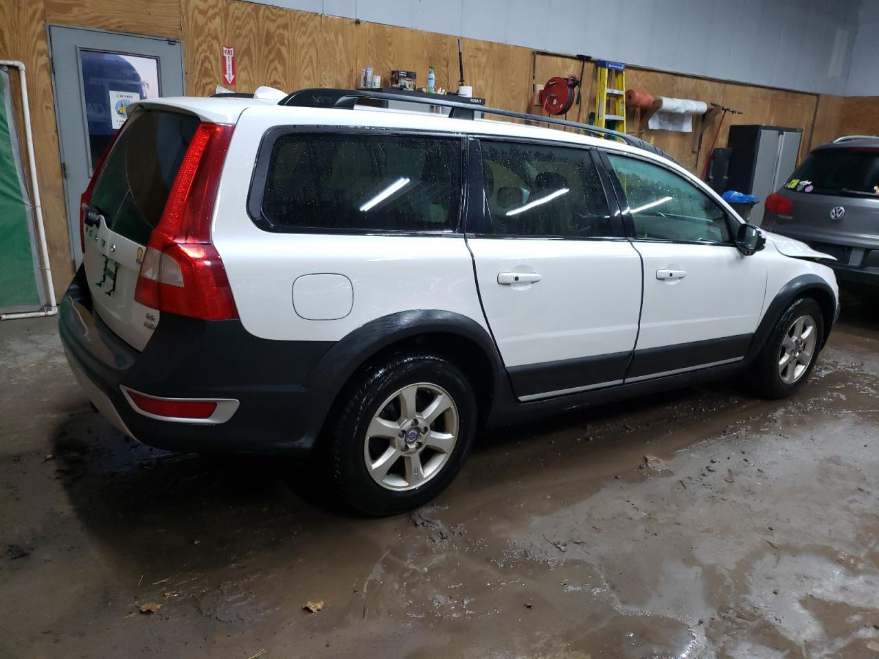2008 Volvo XC70 VIN YV4BZ982581004024 Copart auction photo, front end / minor dent/scratches damage thumbnail 3