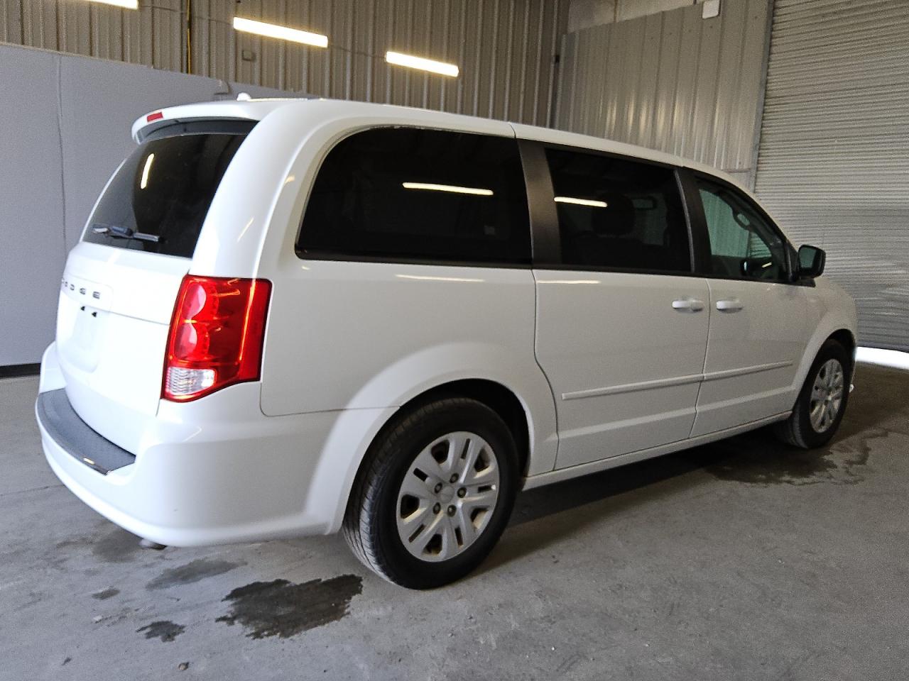 2015 Dodge Caravan VIN 2C4RDGBG1FR607232 Copart auction photo, minor dent/scratches damage thumbnail 3