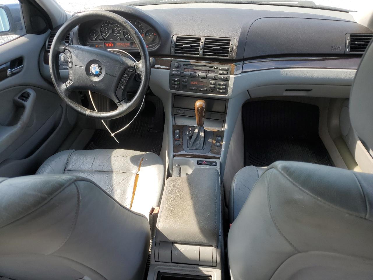 2004 BMW 3er VIN WBAEV33444KR27405 Copart auction photo, front end damage thumbnail 8