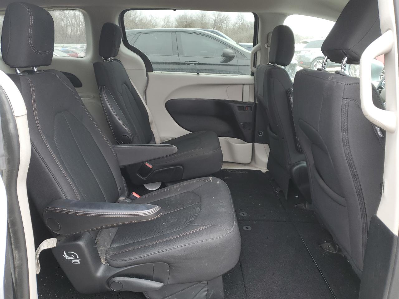 2019 Chrysler Pacifica VIN 2C4RC1FG0KR541163 Copart auction photo, front end / side damage thumbnail 11