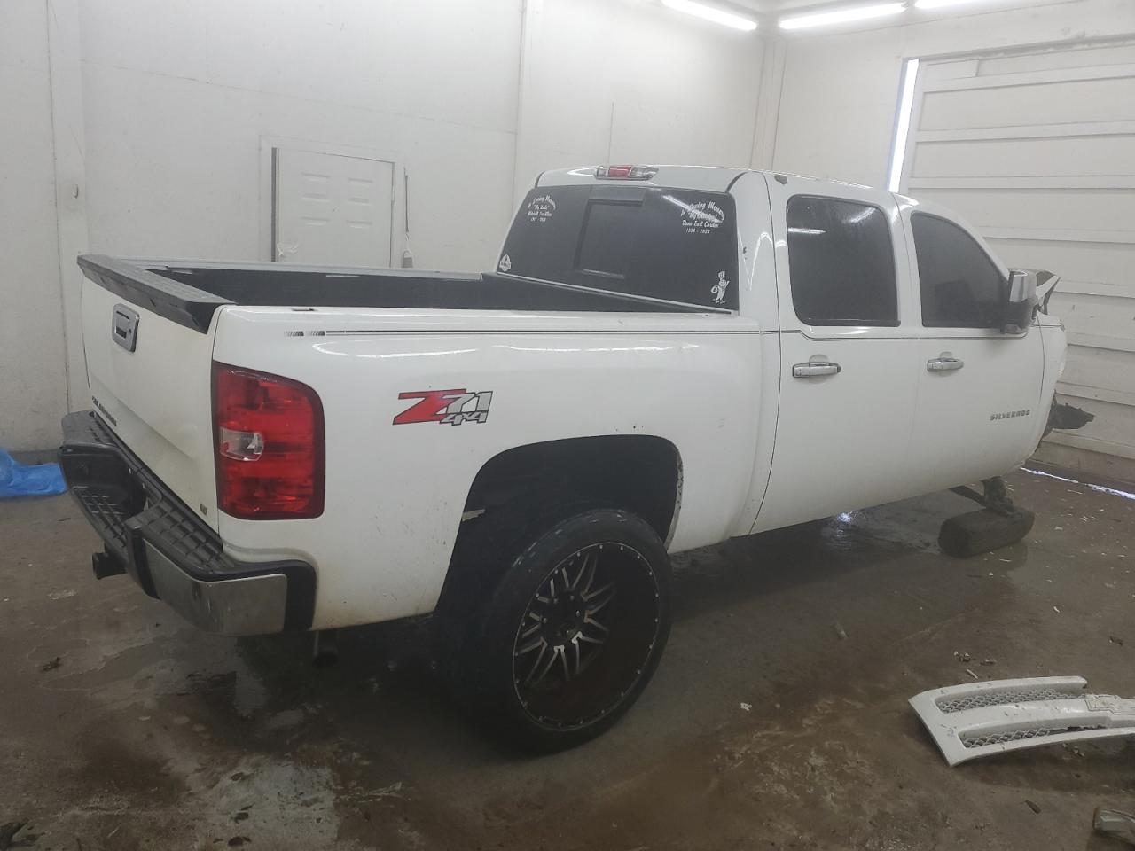2011 Chevrolet Silverado VIN 3GCPKSE32BG384028 Copart auction photo, side / front end damage thumbnail 3