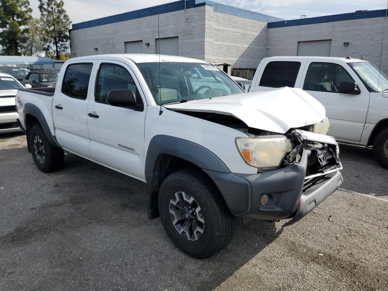 2014 Toyota Tacoma VIN 5TFJX4GN8EX030452 Copart auction photo, front end / rear end damage thumbnail 4