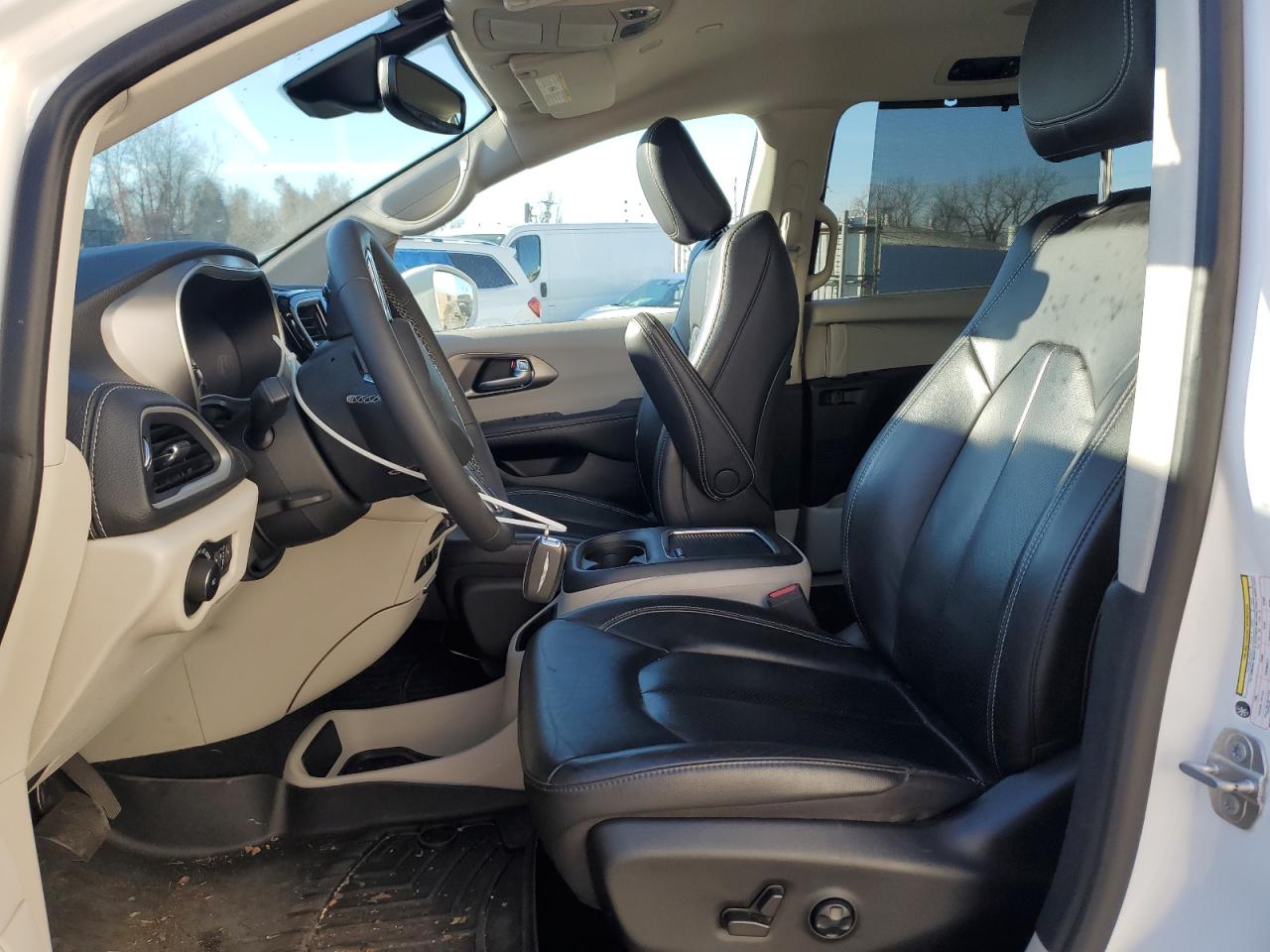 2022 Chrysler Pacifica VIN 2C4RC1BG2NR106865 Copart auction photo, front end / minor dent/scratches damage thumbnail 7