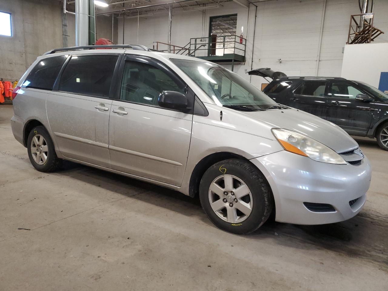 2008 Toyota Sienna VIN 5TDZK23C78S109065 Copart auction photo, rear end damage thumbnail 4