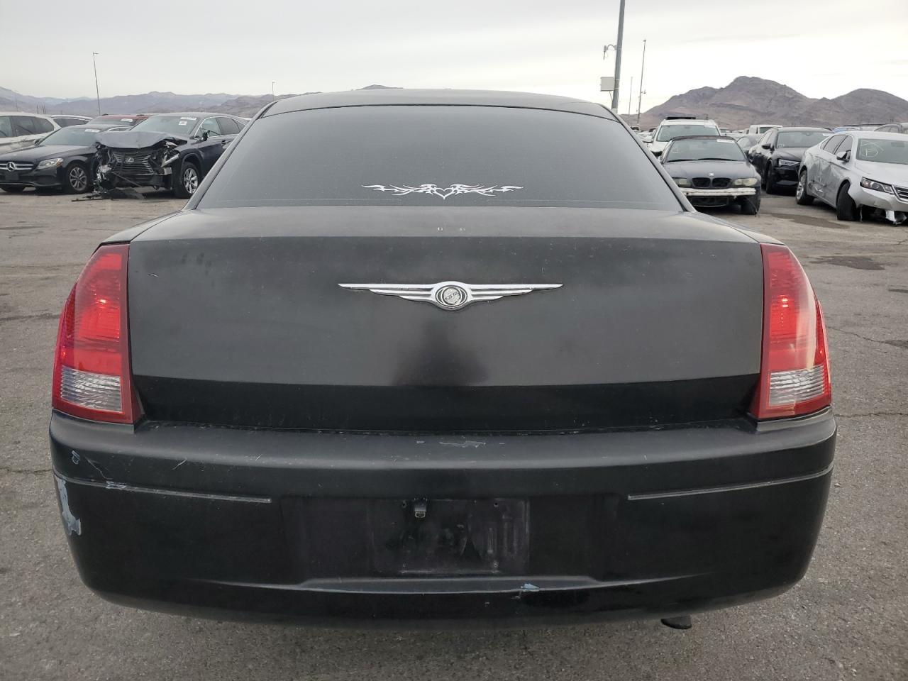 2007 Chrysler 300 VIN 2C3KA43R77H862729 Copart auction photo, front end / side damage thumbnail 6