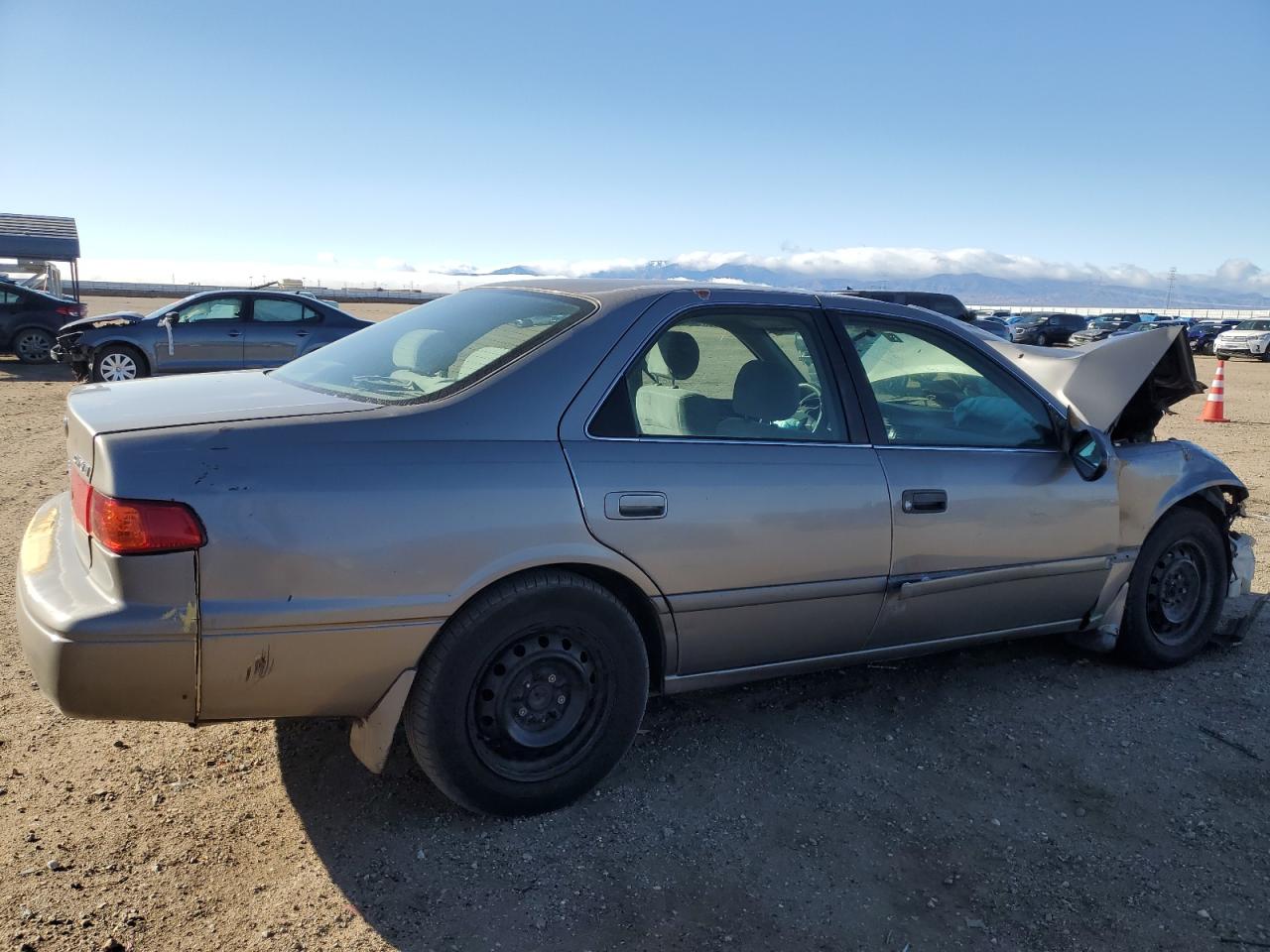 2000 Toyota Camry VIN 4T1BG22K1YU636098 Copart auction photo, front end / minor dent/scratches damage thumbnail 3