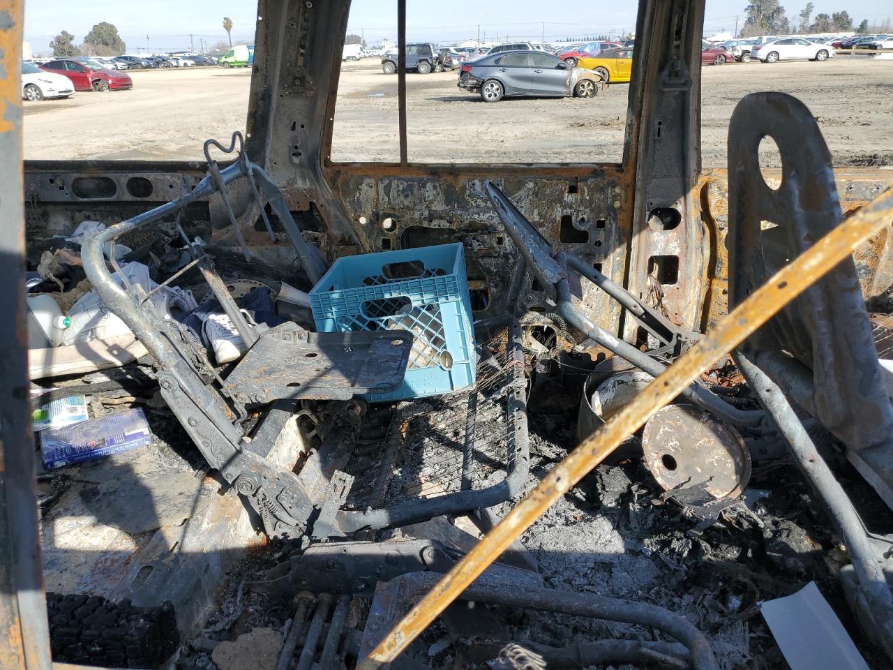 2000 Ford Expedition VIN 1FMPU16L1YLA09175 Copart auction photo, burn damage thumbnail 12