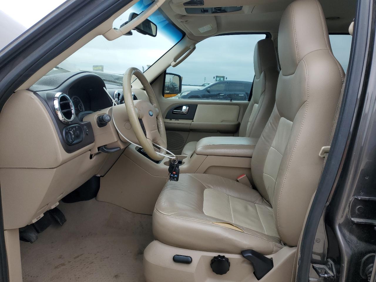 2006 Ford Expedition VIN 1FMPU17586LA75297 Copart auction photo, hail / side damage thumbnail 7