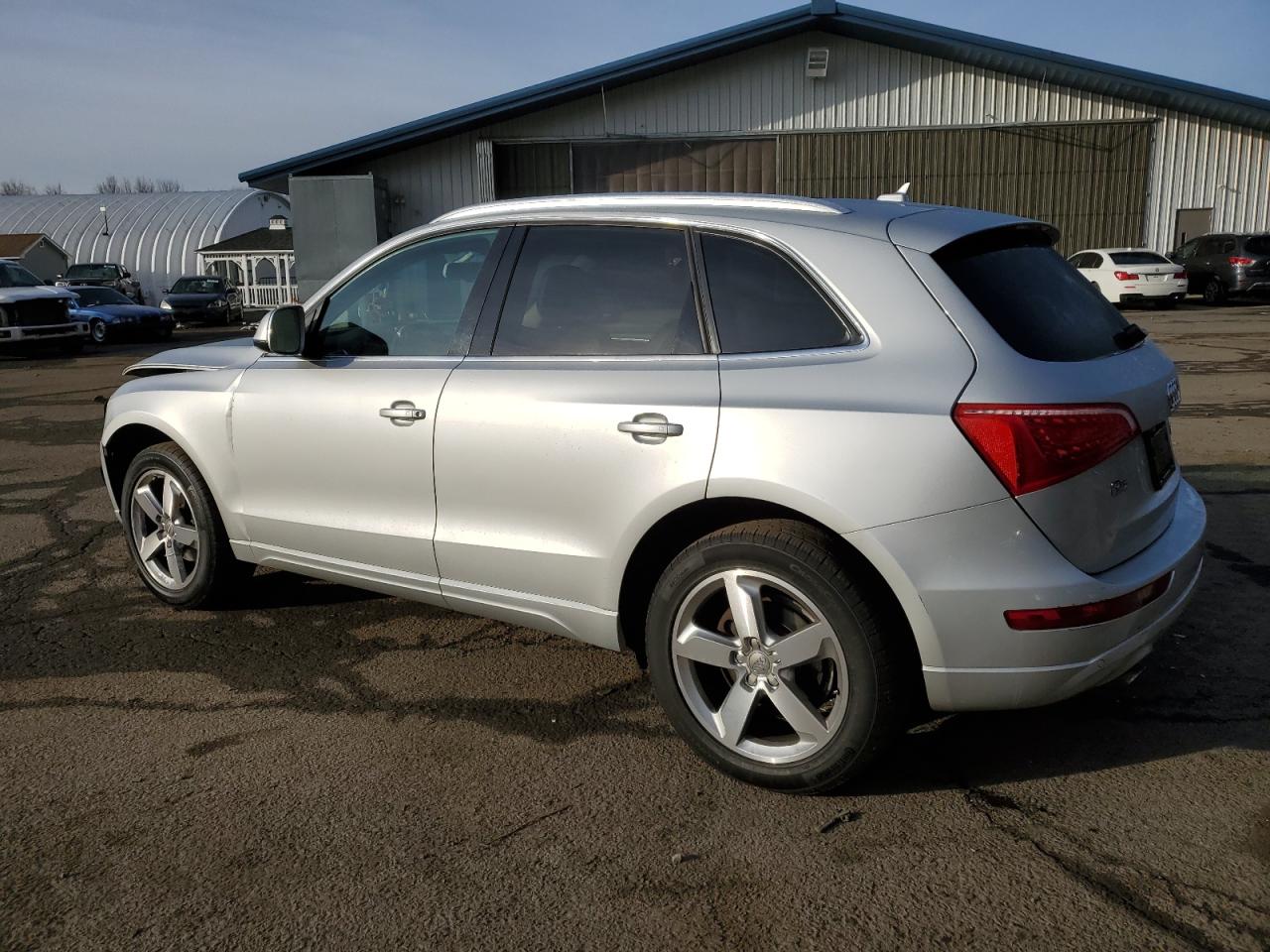 2010 Audi Q5 VIN WA1VKAFP1AA090727 Copart auction photo, front end / minor dent/scratches damage thumbnail 2