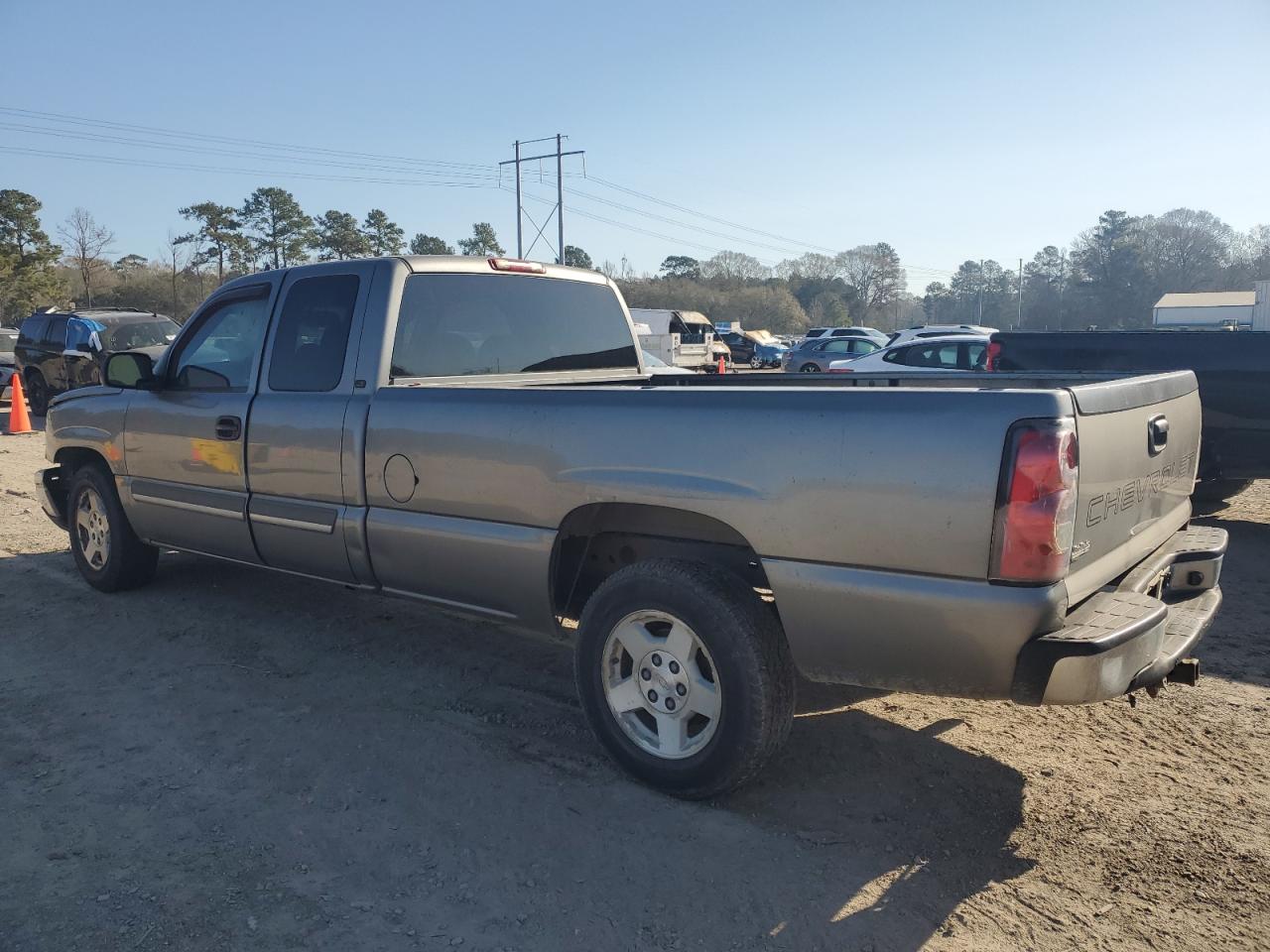 2006 Chevrolet Silverado VIN 1GCEC19ZX6E180619 Copart auction photo, front end / minor dent/scratches damage thumbnail 2