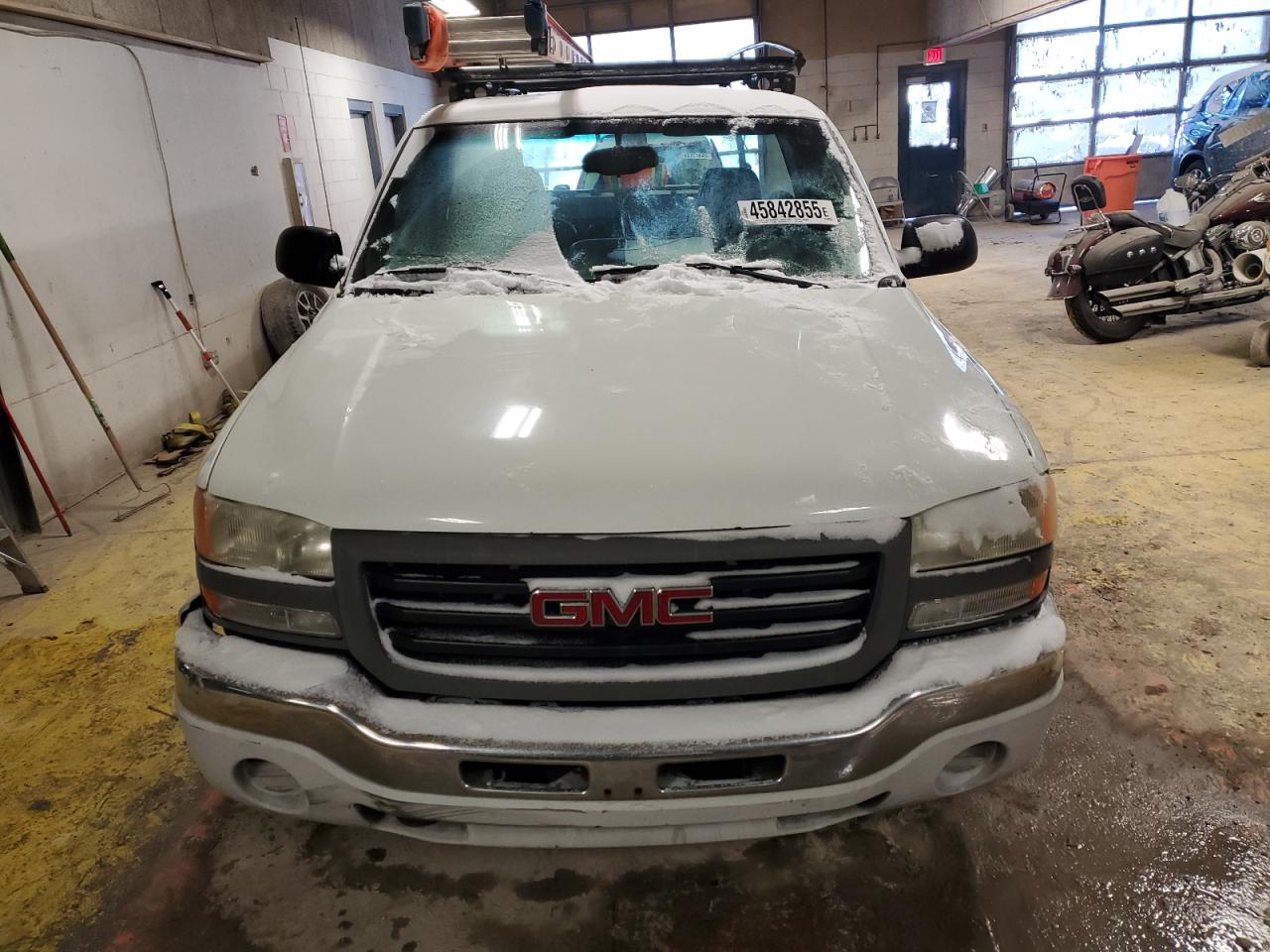 2003 GMC Sierra VIN 1GTEC14X73Z307076 Copart auction photo, front end / minor dent/scratches damage thumbnail 5