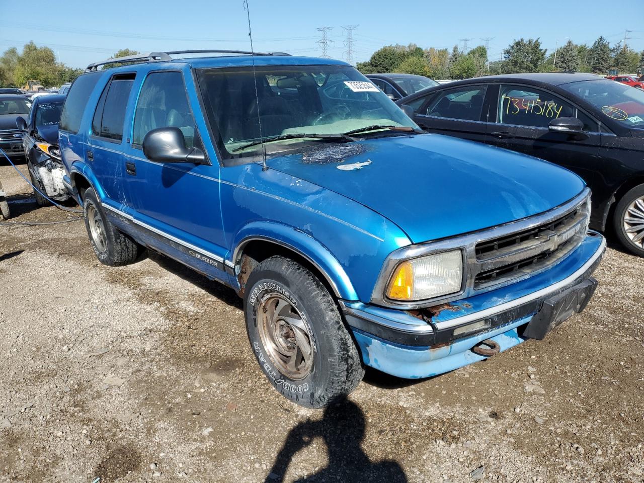 1995 Chevrolet Blazer VIN 1GNDT13W6S2137053 Copart auction photo, burn - engine damage thumbnail 4