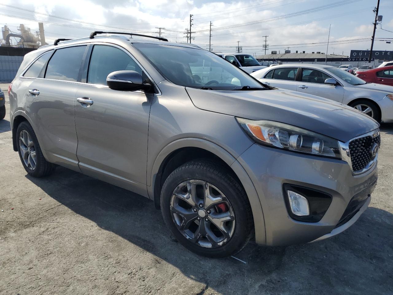 2018 KIA Sorento VIN 5XYPK4A53JG353452 Copart auction photo, all over damage thumbnail 4