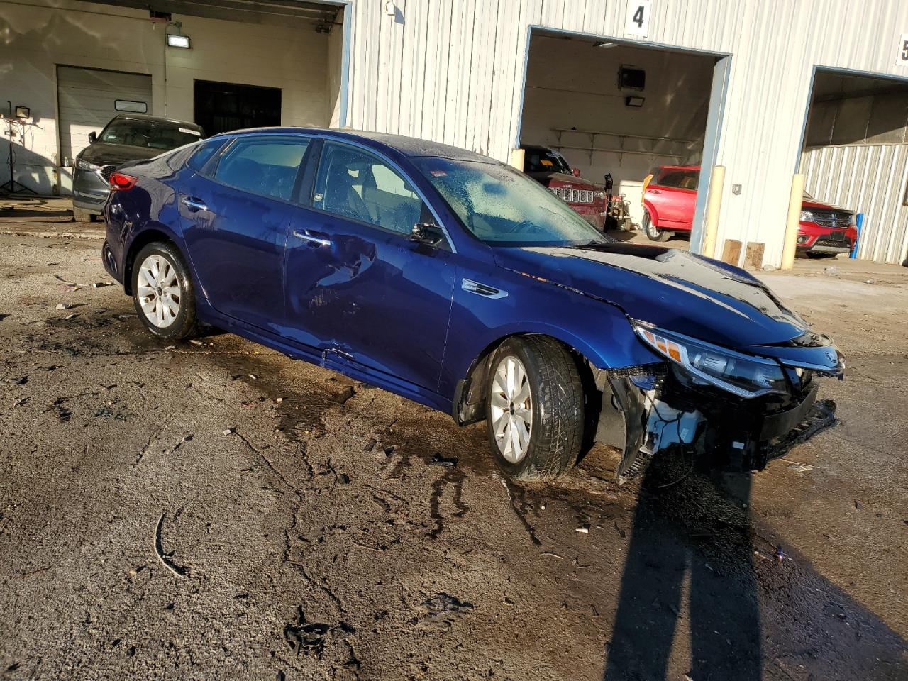 2018 KIA Optima VIN 5XXGT4L3XJG219552 Copart auction photo, front end / side damage thumbnail 4