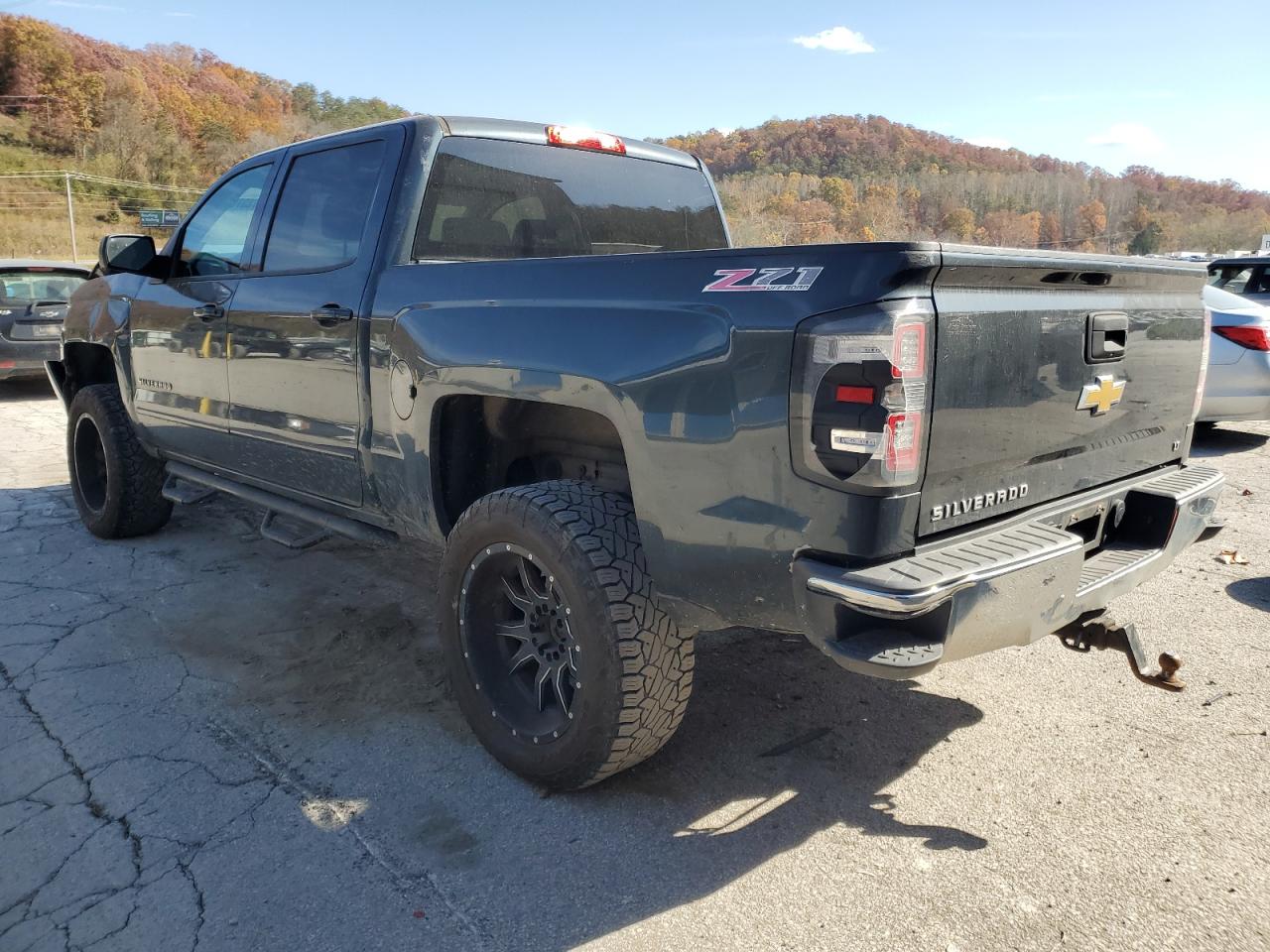 2018 Chevrolet Silverado VIN 3GCUKREC3JG246668 Copart auction photo, front end / side damage thumbnail 2