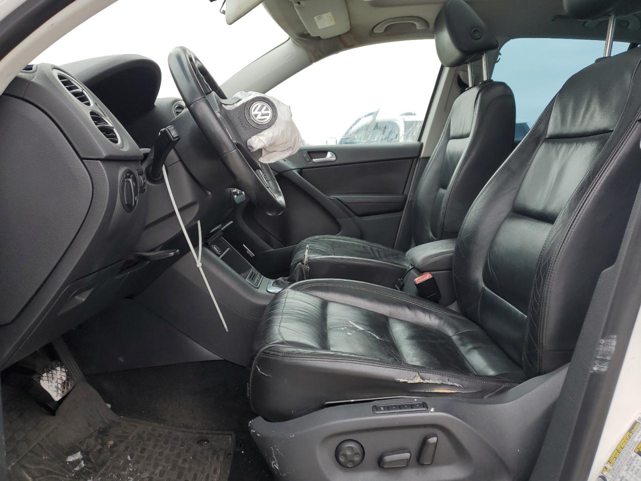2010 Volkswagen Tiguan VIN WVGAV7AX9AW513493 Copart auction photo, front end / minor dent/scratches damage thumbnail 7