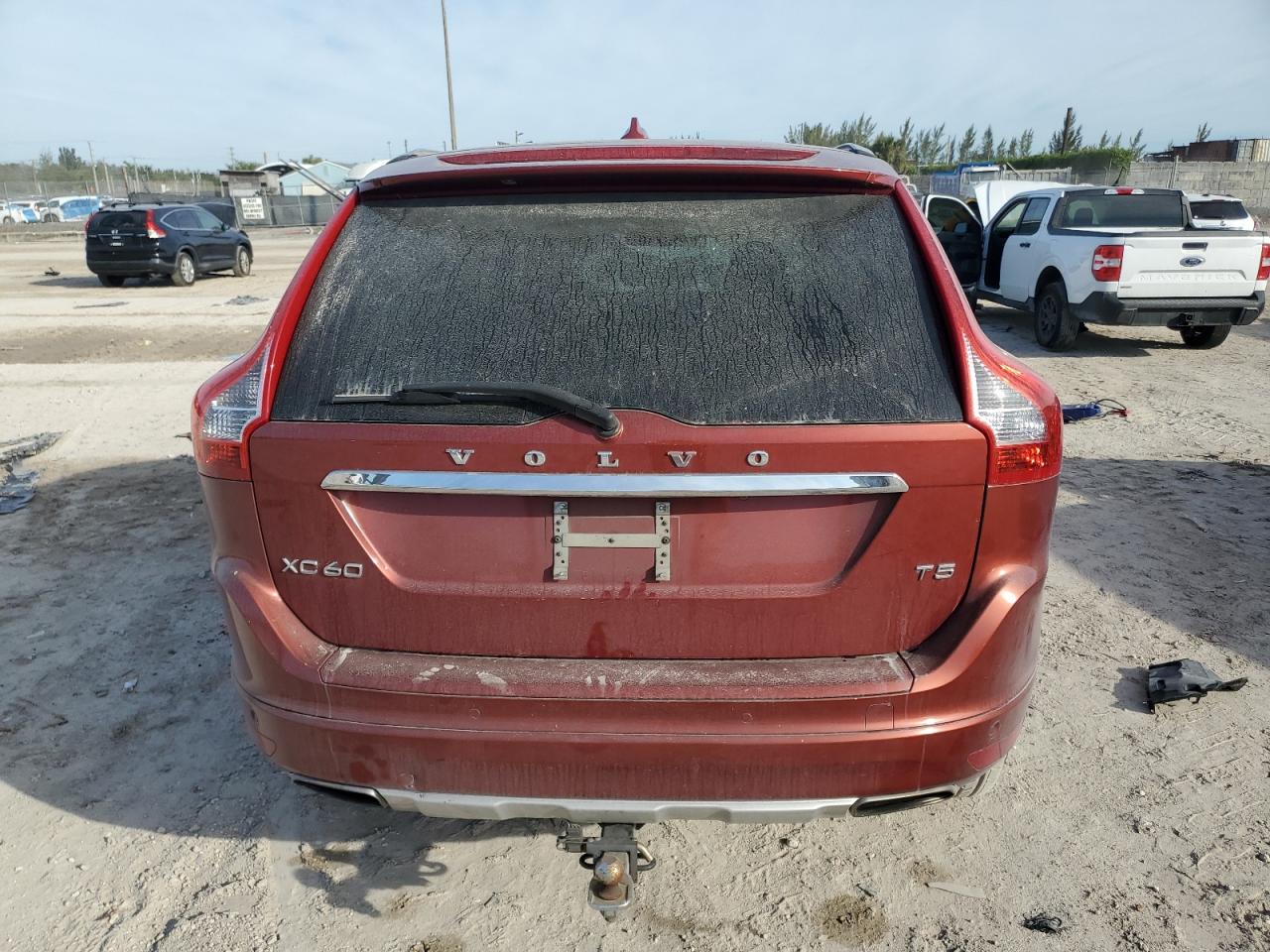 2015 Volvo XC60 VIN YV440MDC0F2597304 Copart auction photo, side / minor dent/scratches damage thumbnail 6