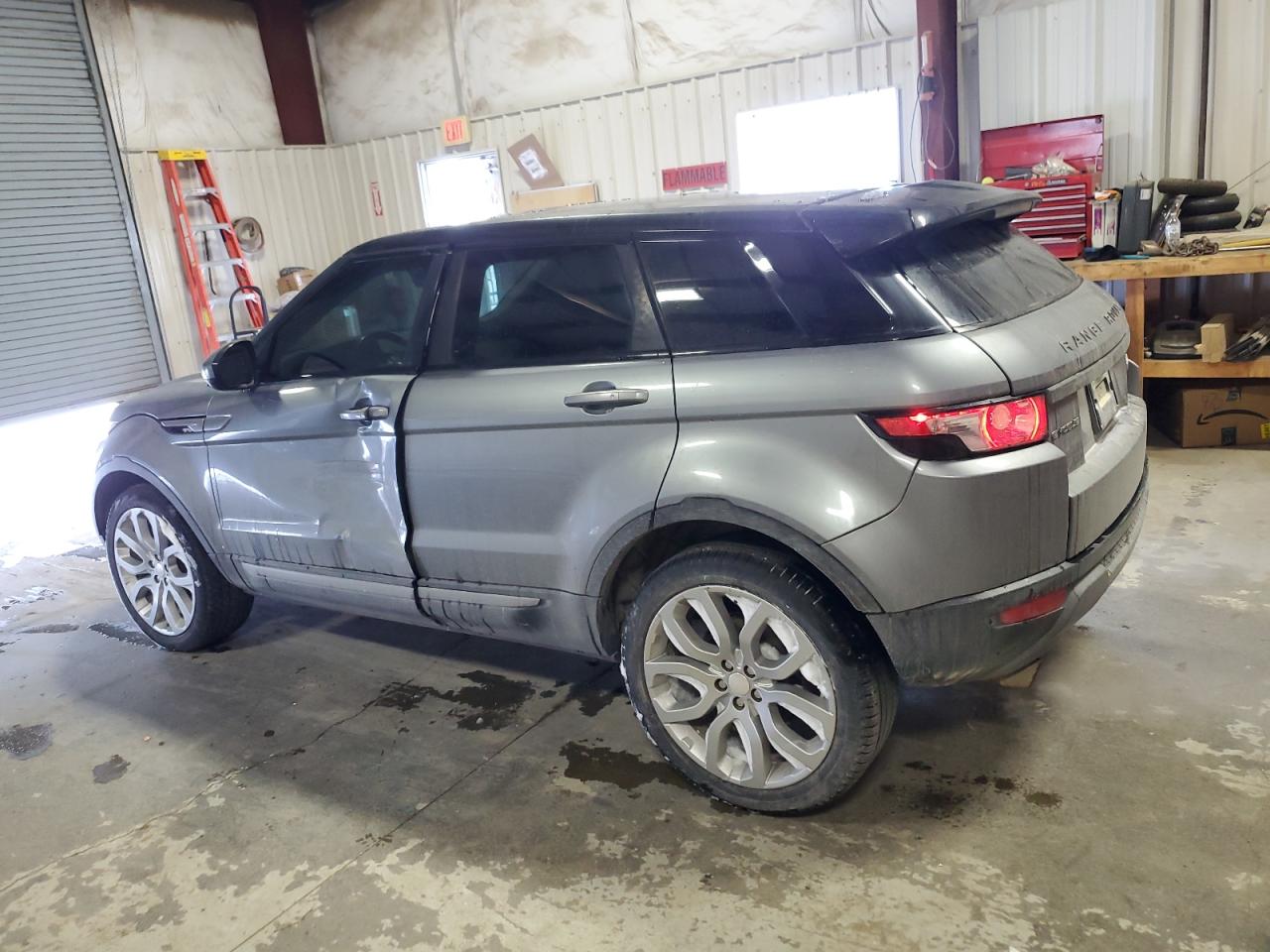 2015 Land Rover Range Rover VIN SALVP2BG3FH975599 Copart auction photo, side / minor dent/scratches damage thumbnail 2