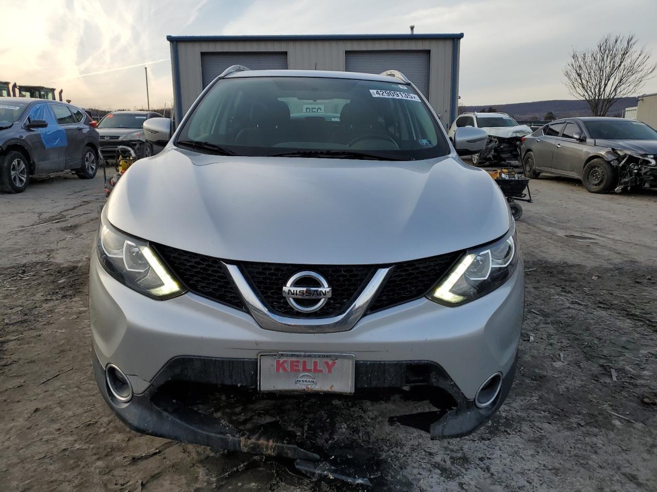 2017 Nissan Rogue VIN JN1BJ1CR2HW124000 Copart auction photo, front end damage thumbnail 5