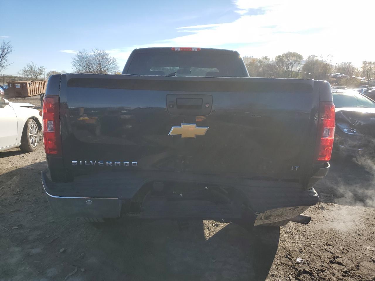 2013 Chevrolet Silverado VIN 1GCRKSE74DZ209536 Copart auction photo, rear end / minor dent/scratches damage thumbnail 6