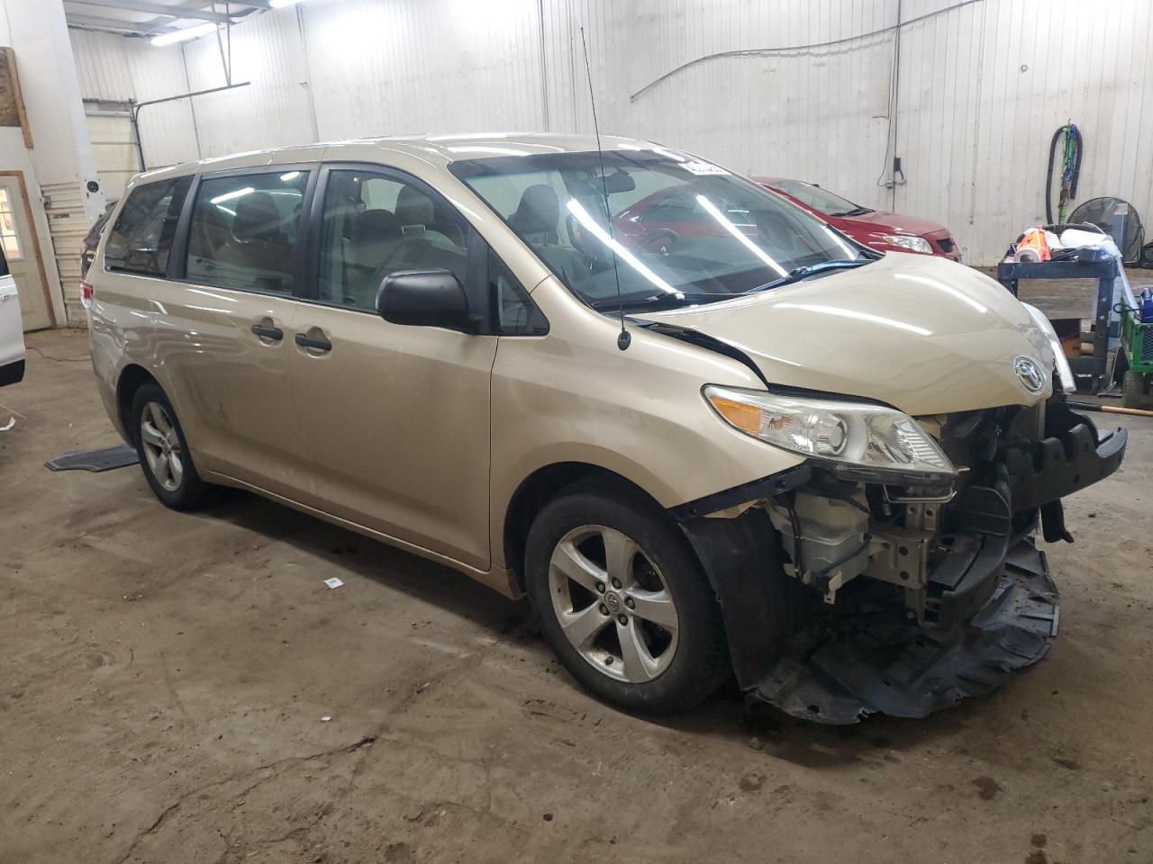 2013 Toyota Sienna VIN 5TDZK3DC1DS324357 Copart auction photo, front end / side damage thumbnail 4