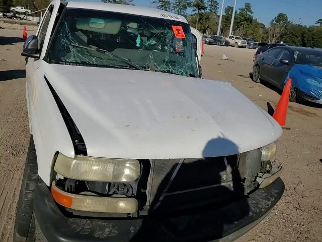 2000 Chevrolet Silverado VIN 2GCEC19T2Y1161028 Copart auction photo, all over damage thumbnail 11